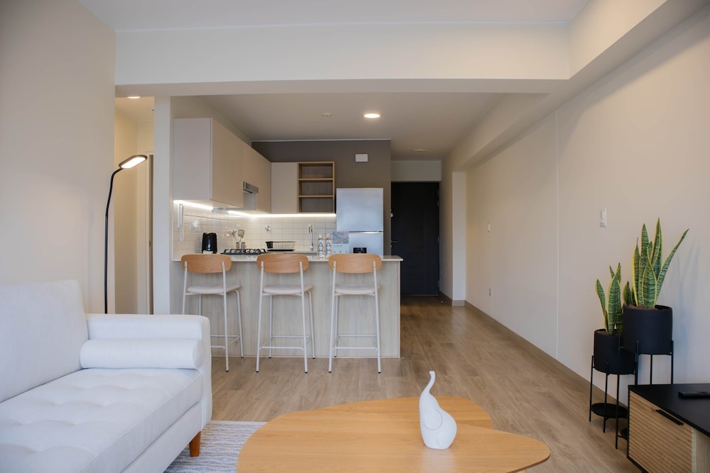 w Charming 2BR w Balcony in Miraflores