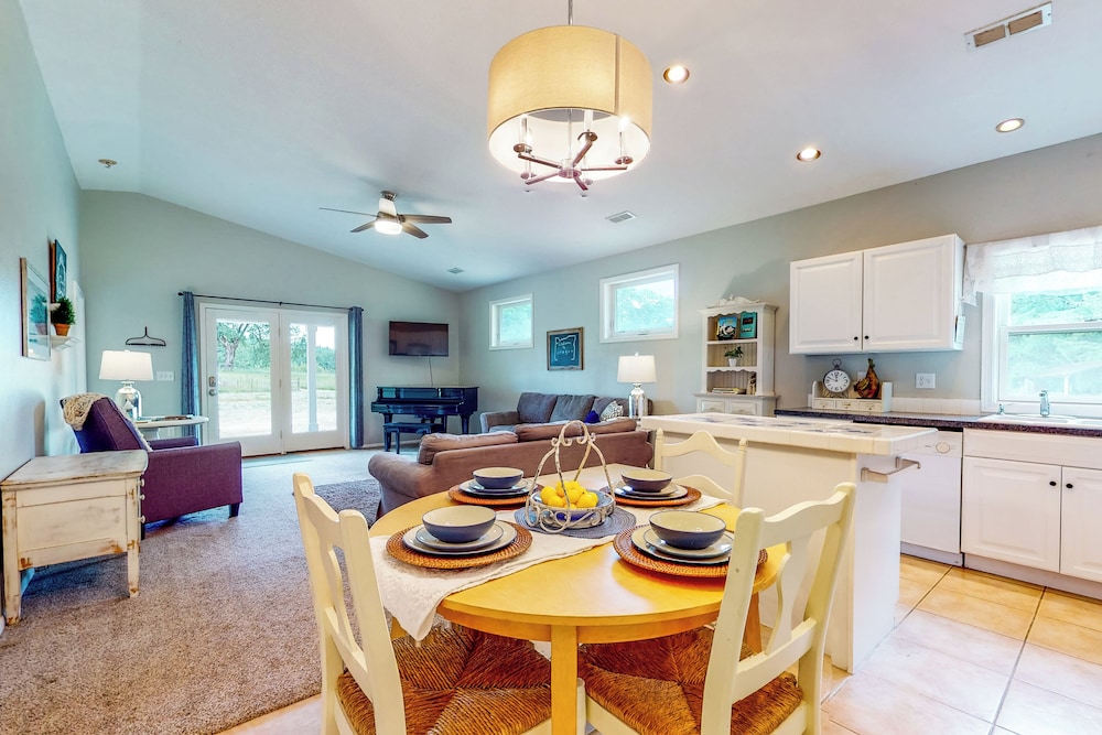 The Homested w/ Covered Deck & Views