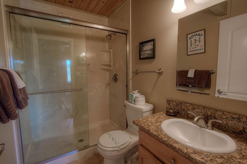 Park View Paradise 3 Bedroom Condo by RedAwning - Property Image 16