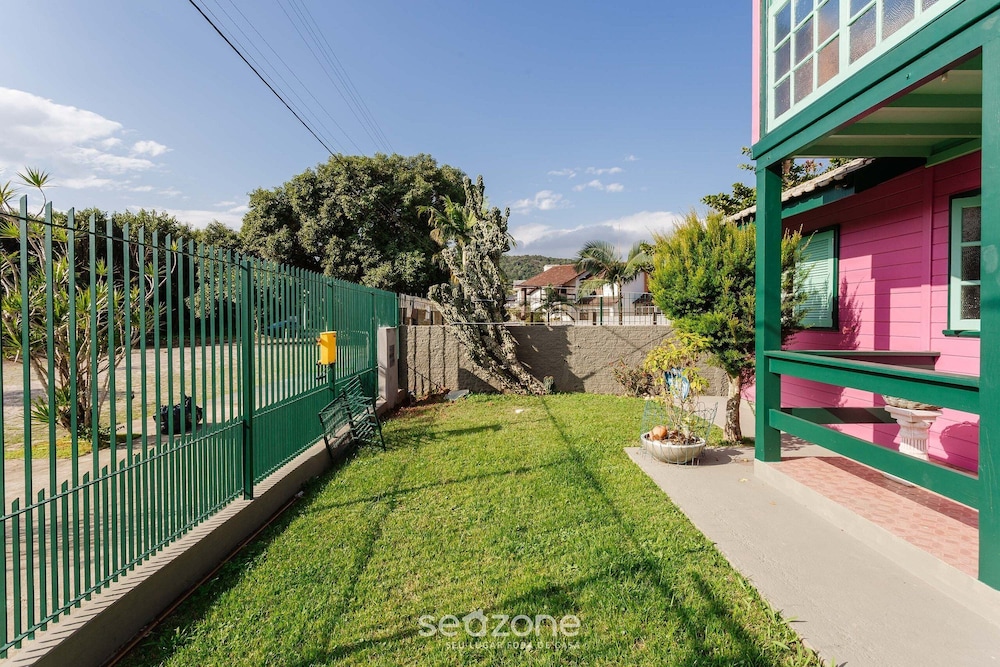Pleasant Townhouse w/ BBQ 90m From the Sea Rdd657