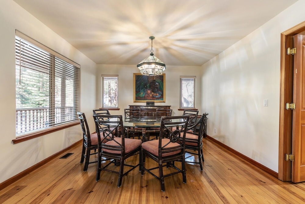 Silver Rock Lodge 5 Bedroom Home