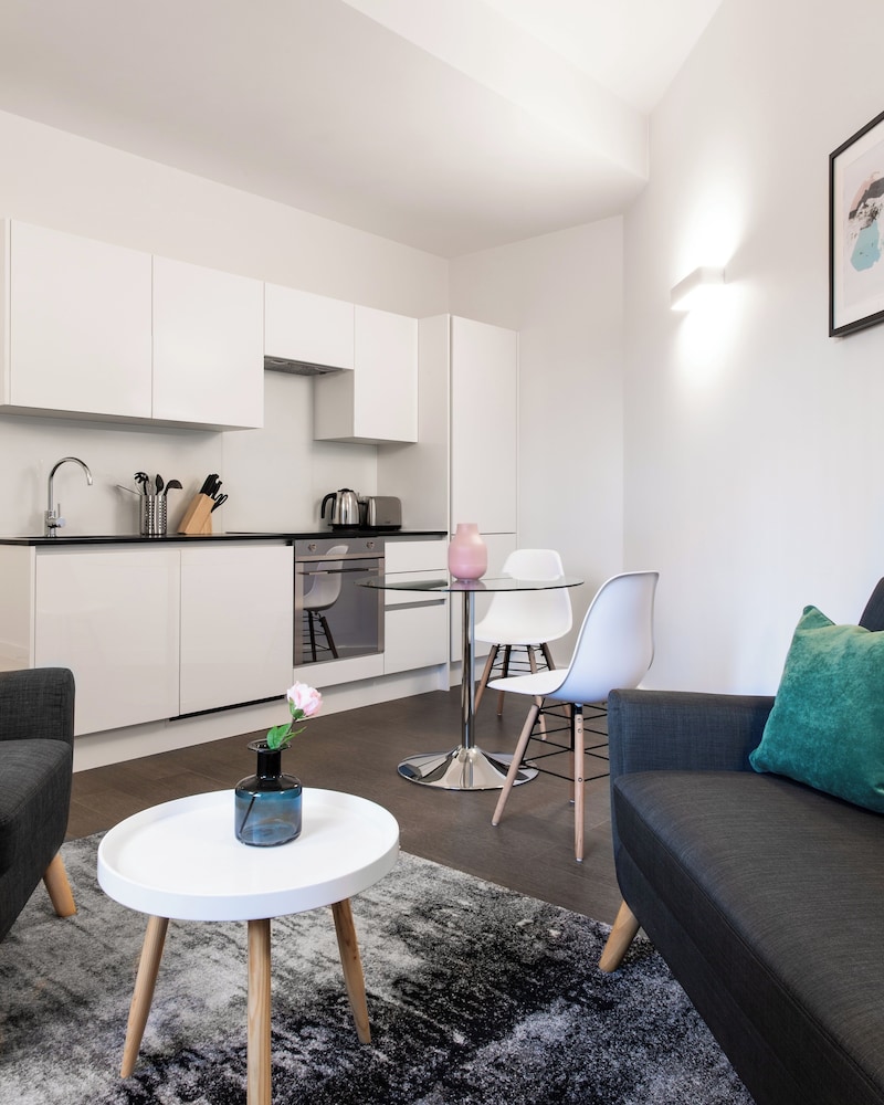 Abbott House by Viridian Apartments view 2