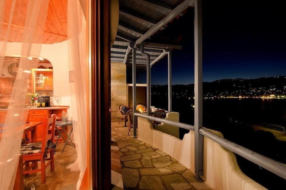 Karavos Sea View Apartments