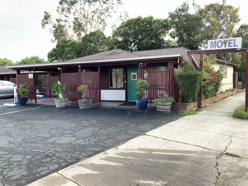 Pacheco Pass Motel view 5