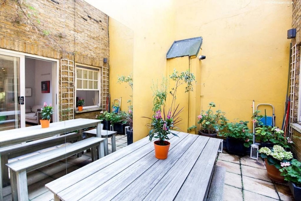 outdoor bbq area