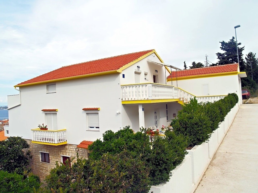 Stunning sea View From one Bedroom Apartment Reno view 3