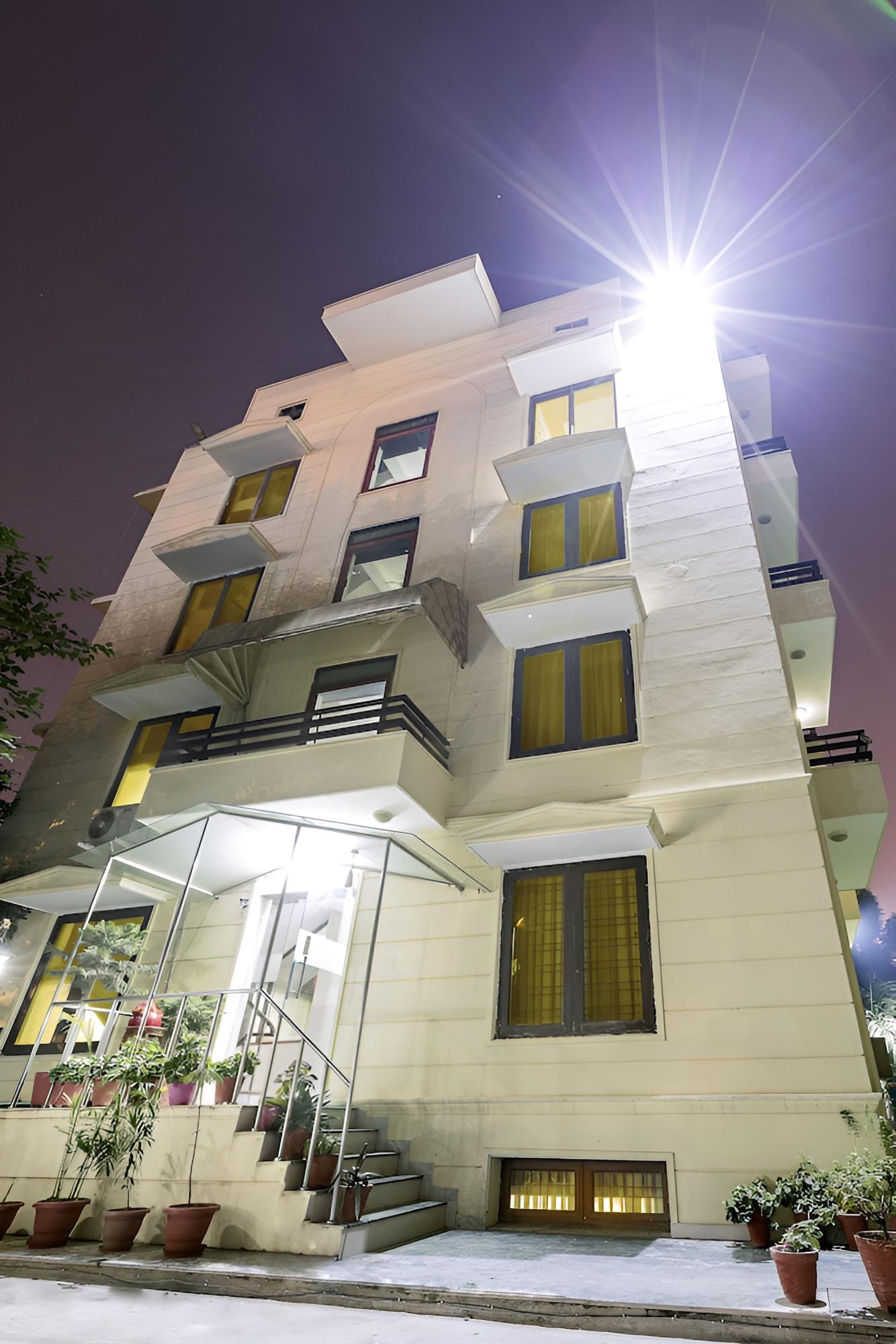 Treebo Trip Casa Cyber DLF phase 3