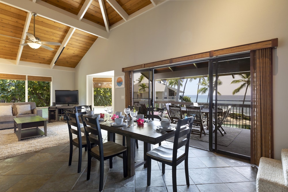 Konaloa Unimpeded Views of the Ocean