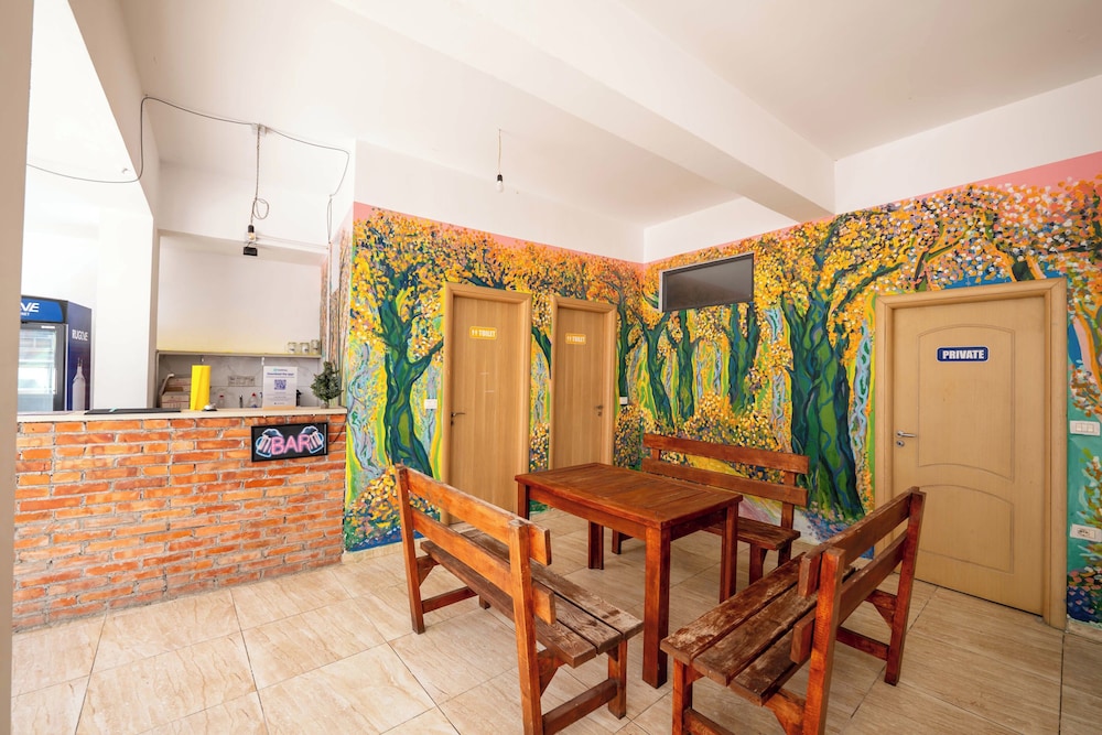 Lazy Roo Hostel Saranda