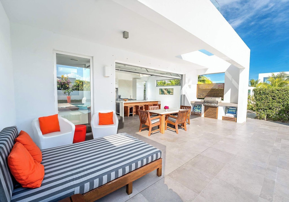 2bdr Oceanside Vacation Villa, Hotel Amenities v3