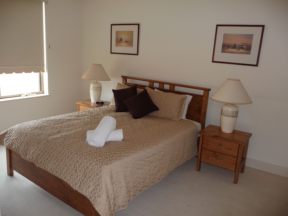 City Escape 3BD in Adelaides East End 5