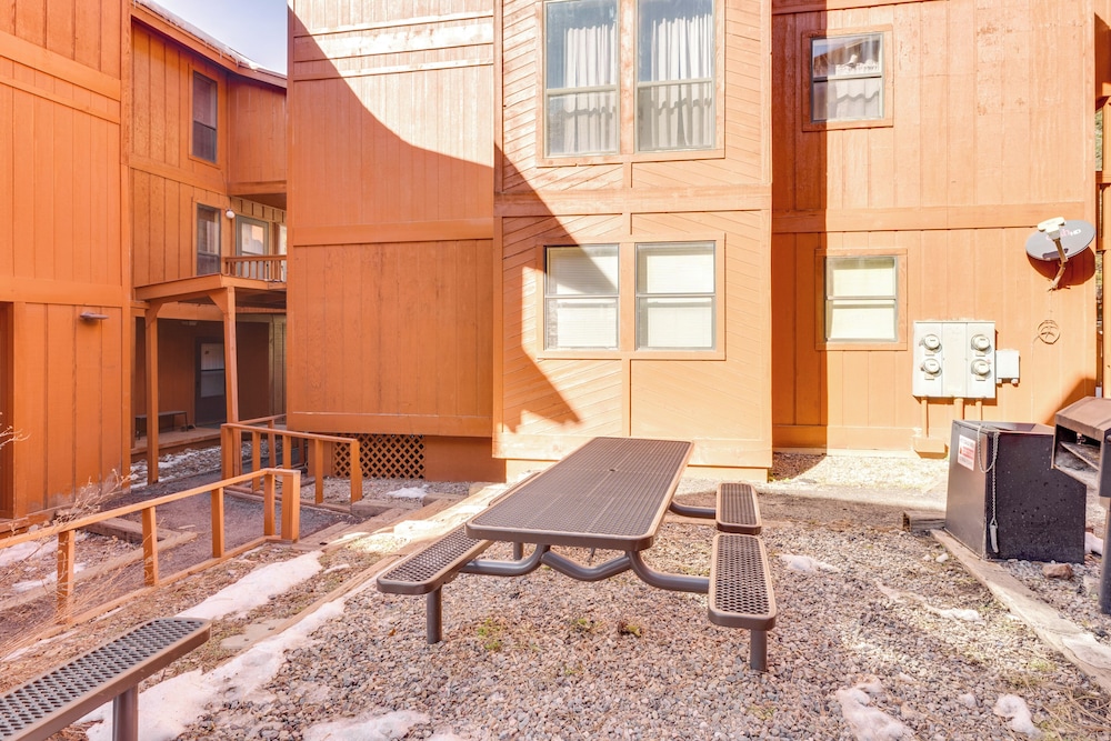 Mtn Bike, Hike & Disc Golf: Cozy Angel Fire Condo