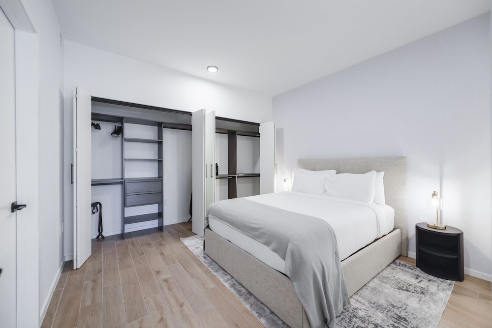 Views Apartment Near Bayfront Park