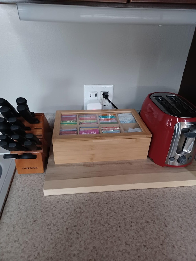 Loft Style Apt With Fast Wifi and Gym view 3