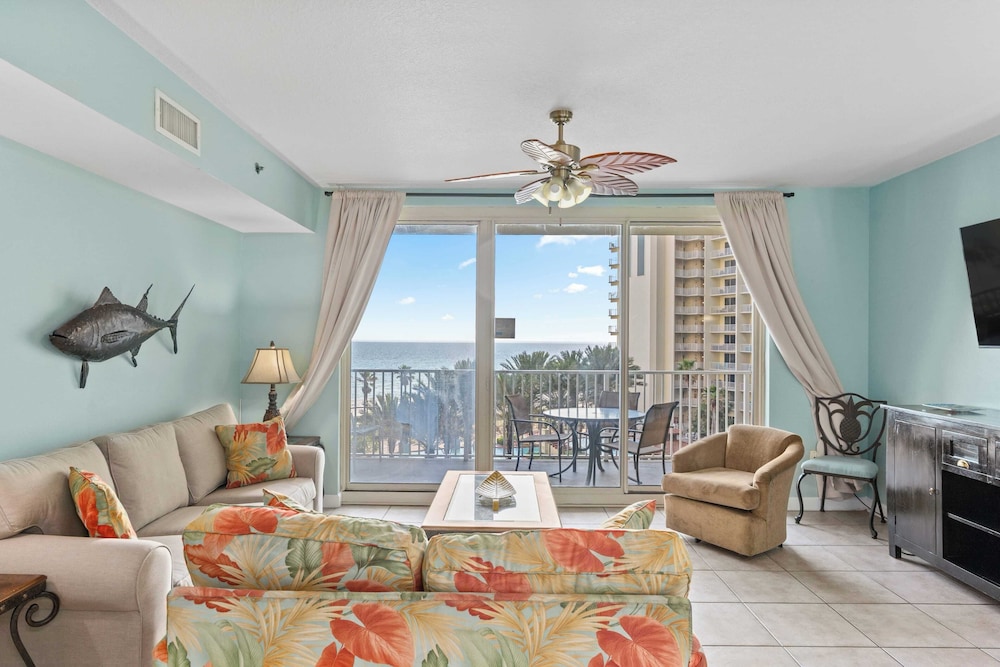 Relax at Panama City Beach Balcony, Parking, Walk to Dining