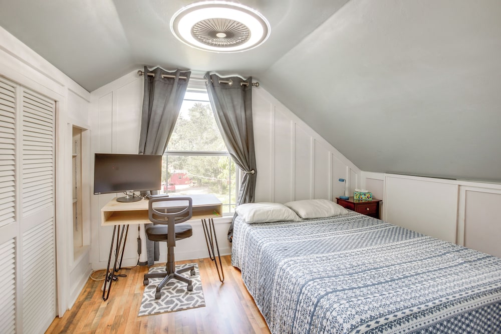 < 1 Mi to Downtown Fort Myers: Tranquil Retreat