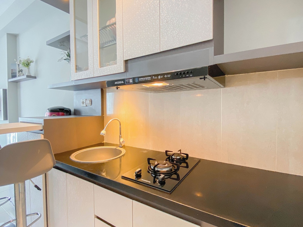Homey And Modern 2Br At Patraland Urbano Apartment