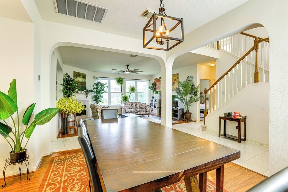 4 Mi to Old Town Spring: Family Retreat w/ Yard!