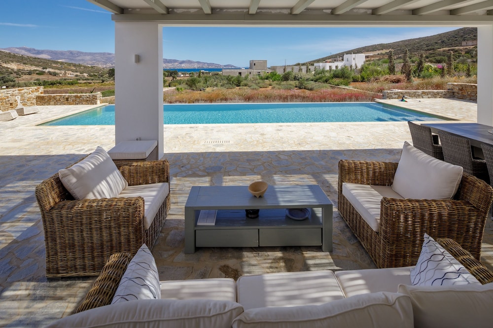 The Gallery Home - Elegant Villa In Antiparos