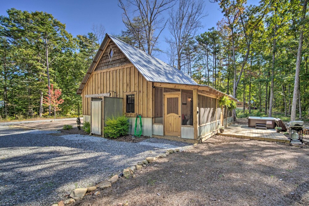 Stunning Cabin Getaway w/ Private Hot Tub! view 4