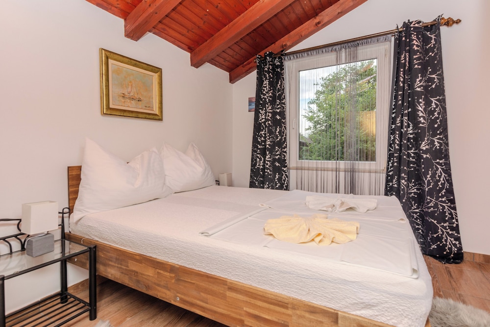 Holiday home Lucic