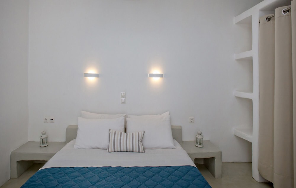 Iris House Agios Sostis view 3