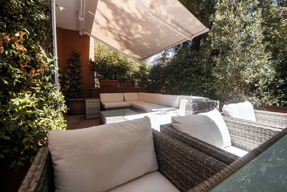 Green Hill Apartment