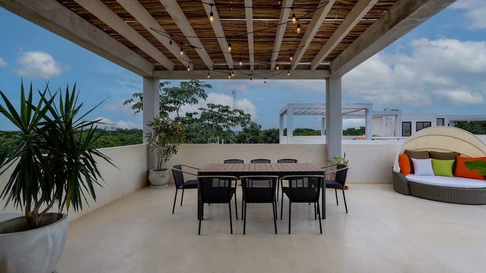 Luxury Penthouse w Private Pool Stunning Views