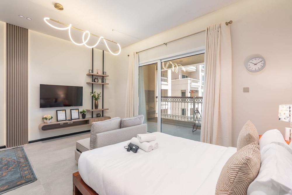 Cozy Studio Near Miracle Garden With Balcony