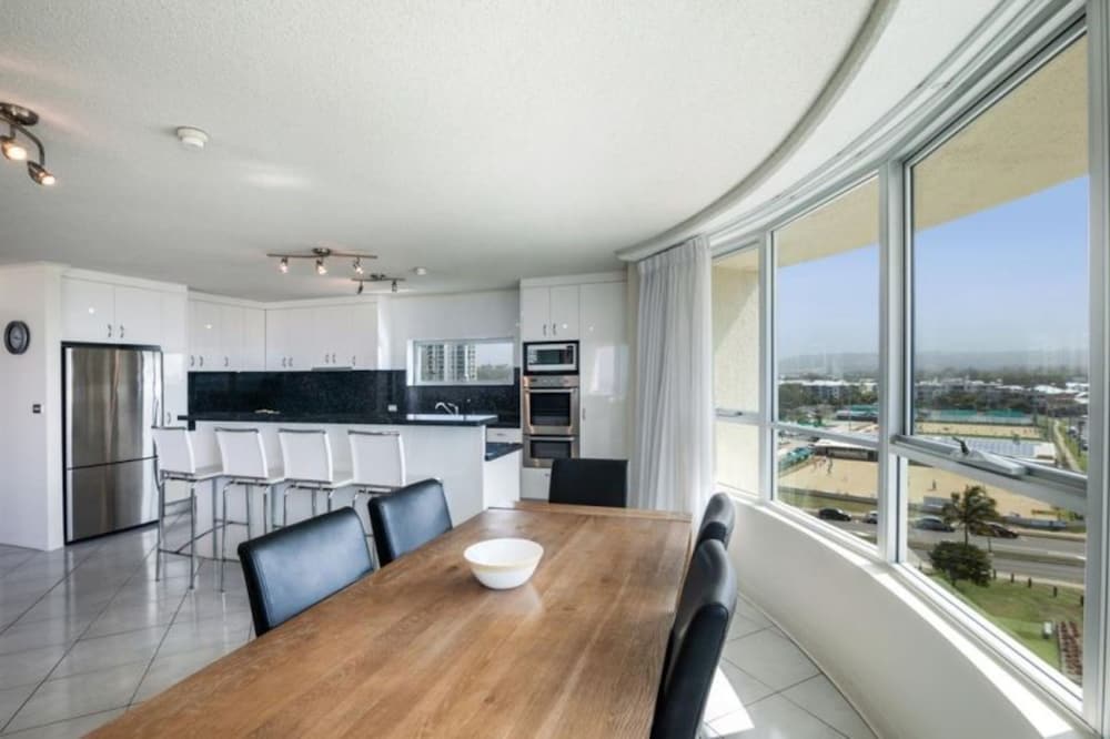 Chateau Royale Beach Resort Maroochydore