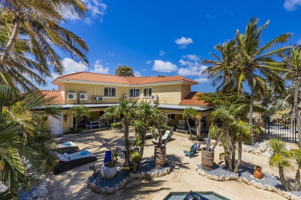 Luxury 4br4ba Villa w Hottub Pool Ocean Views