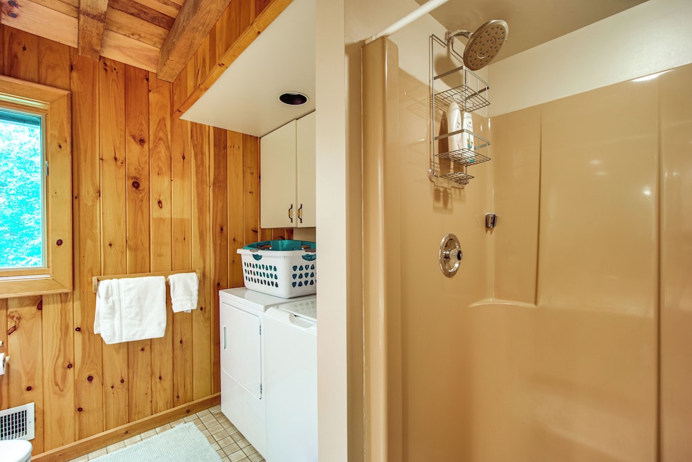 8 Mi to Okemo Mountain Resort: Mtn-view Retreat!