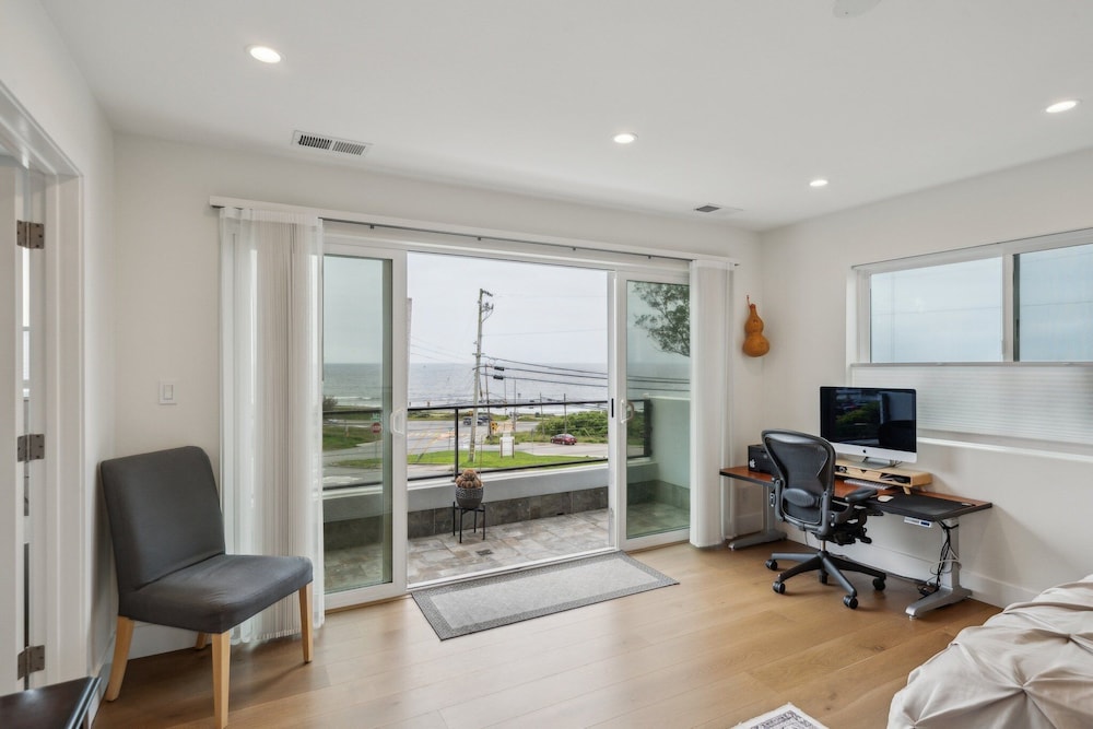 Panoramic Ocean Views Modern Coastal Escape 3 Bedroom Home