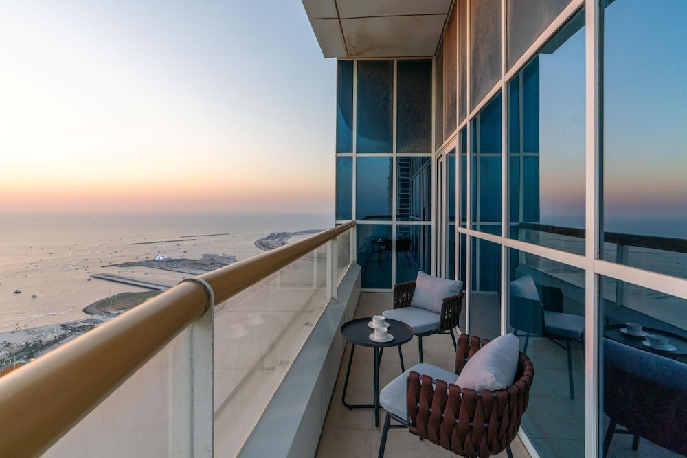 4BR Maid Penthouse w Pool and Jacuzzi