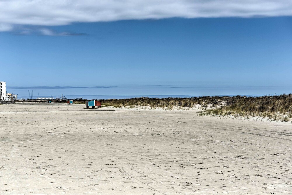 Cozy Oceanfront Condo w/ Pool & Beach Access! view 4