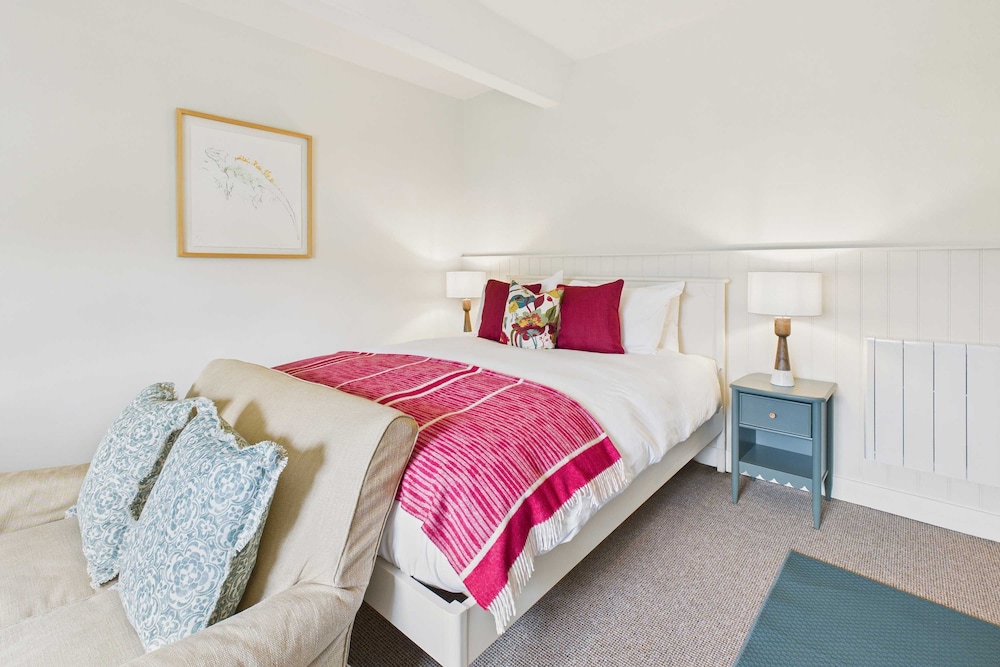 Host Stay Bell Cottage