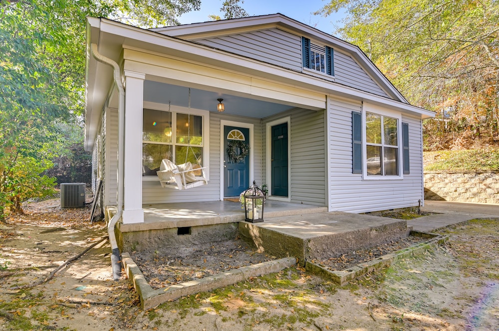 Oxford Vacations - Centrally Located Home  Steps to Oxford Square! - Property Image 3