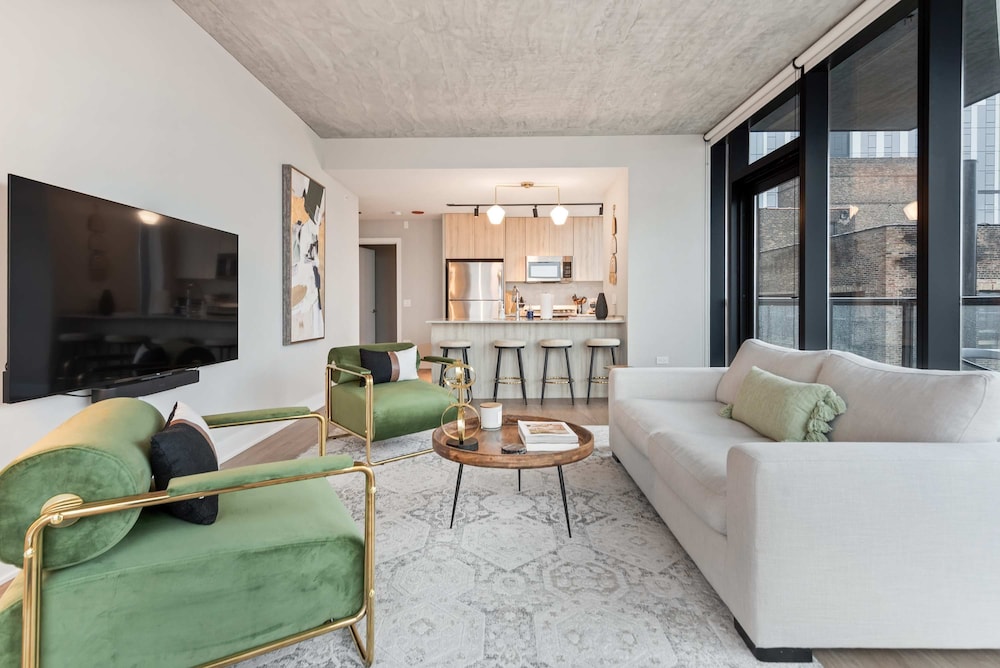 West Loop Duo 2 Stylish 2brs Walk to Dining