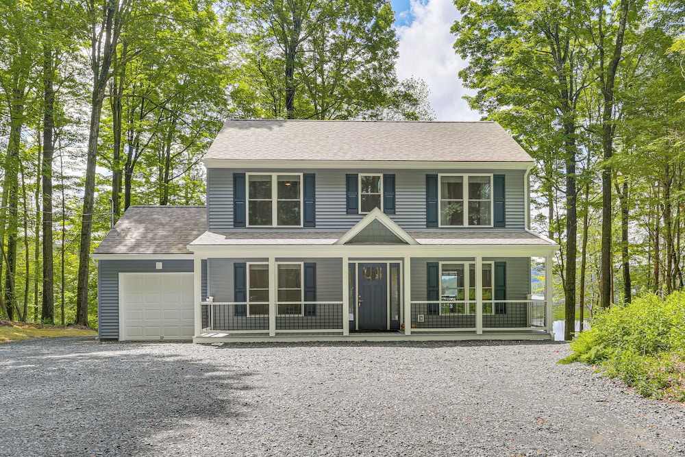 Boat, Fish & Unwind: Waterfront Gem in Pocono Mtns