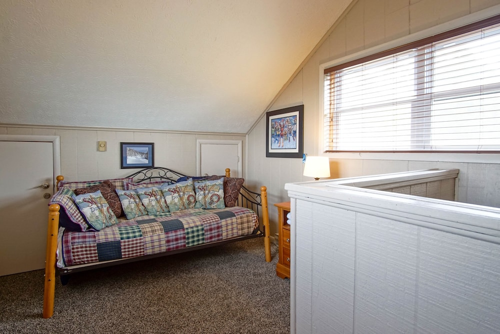 Fall Retreat Hutch 6 Slope Side 5BR on Cupp Run