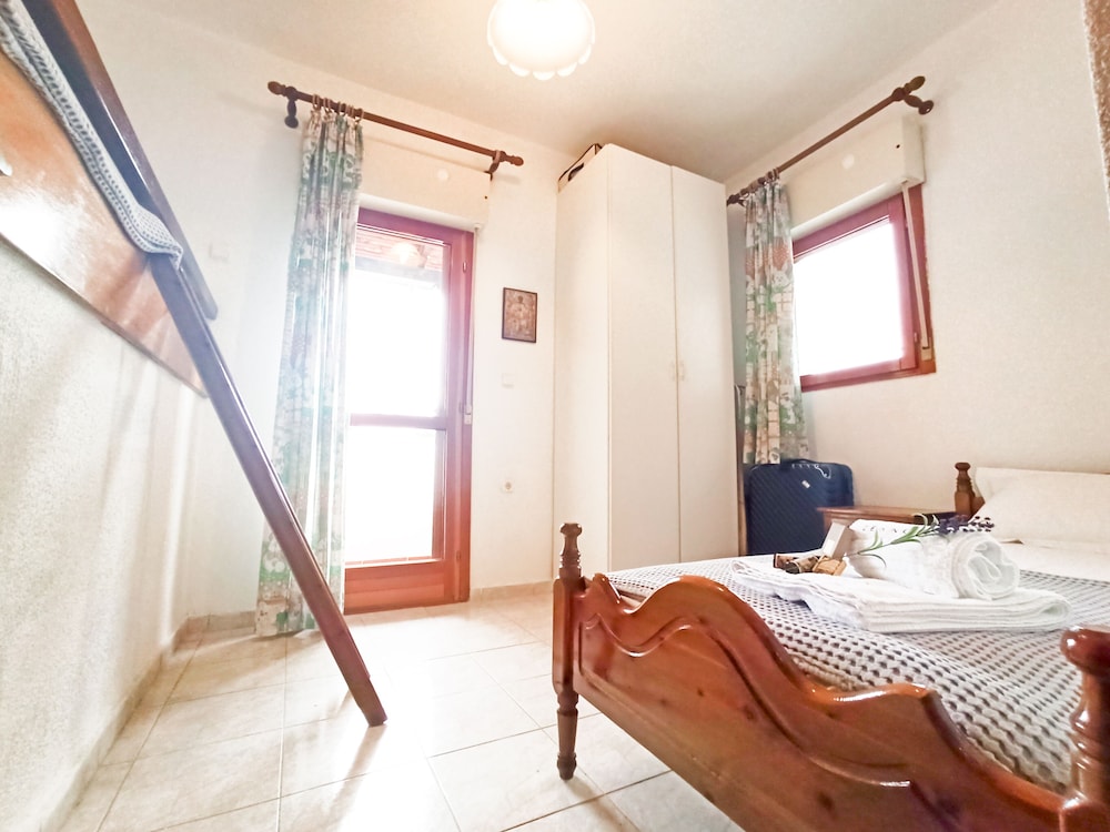 Zennova 22 Nikiti Sea Side House view 4