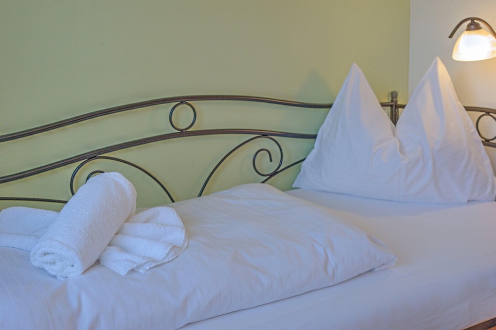 Tranquil Mountain Stay, Central & Sunny