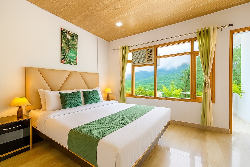 Hotel Shiva Lake - Near Mussoorie Lake