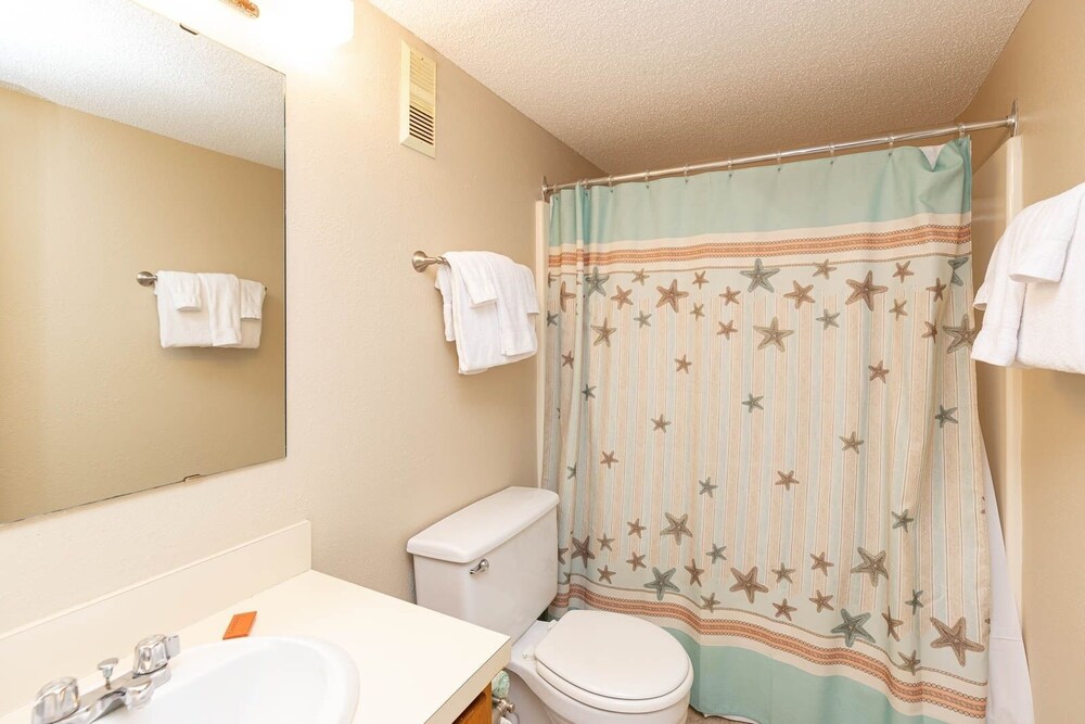 Island Winds East 211 3 Bedroom Condo