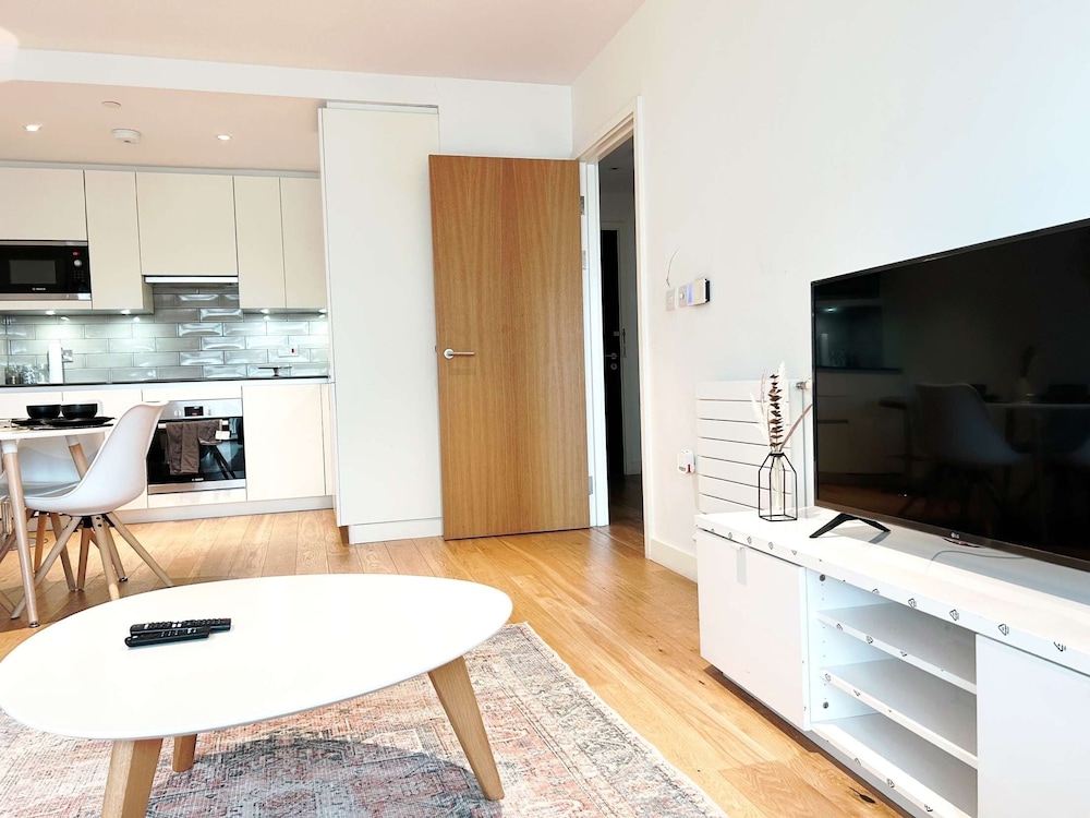 London Apartment Oasis - Close to City Center