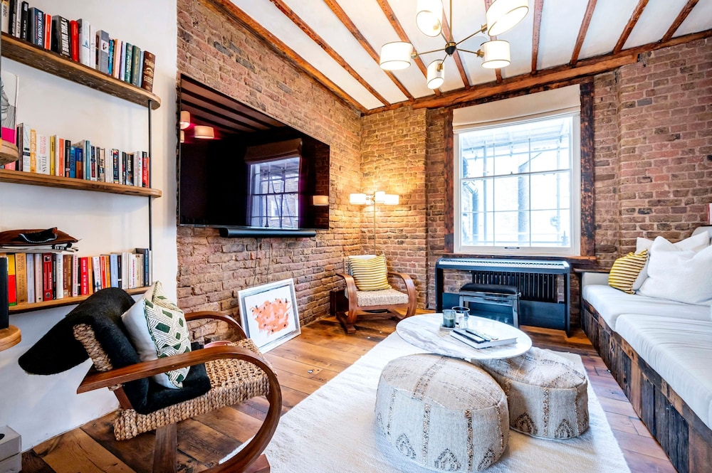 Long Term Stay- Notting Hill by Out of Office Lifestyle