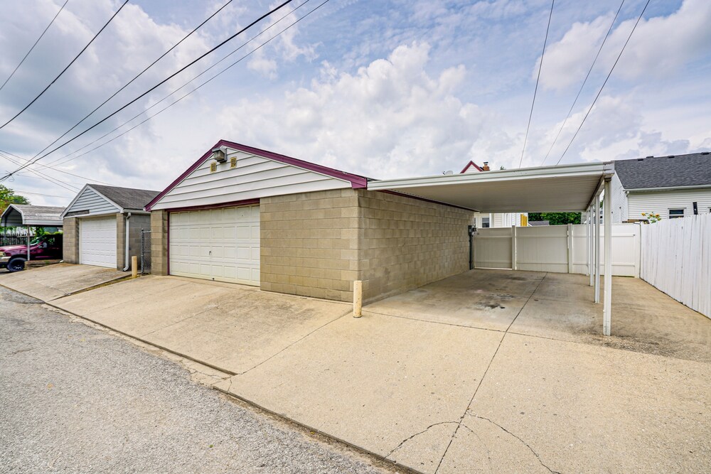 Home w/ Fenced Backyard, 6 Mi to Dtwn Louisville!