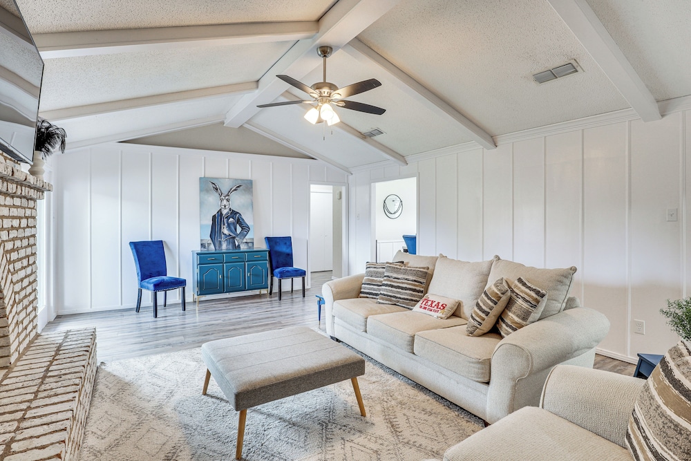 4 Mi to Texas Tech University: Home w/ Patio!
