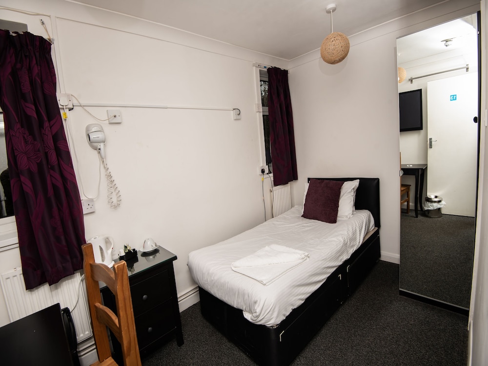 High Wycombe Vacations - Chris's Motel - Property Image 2