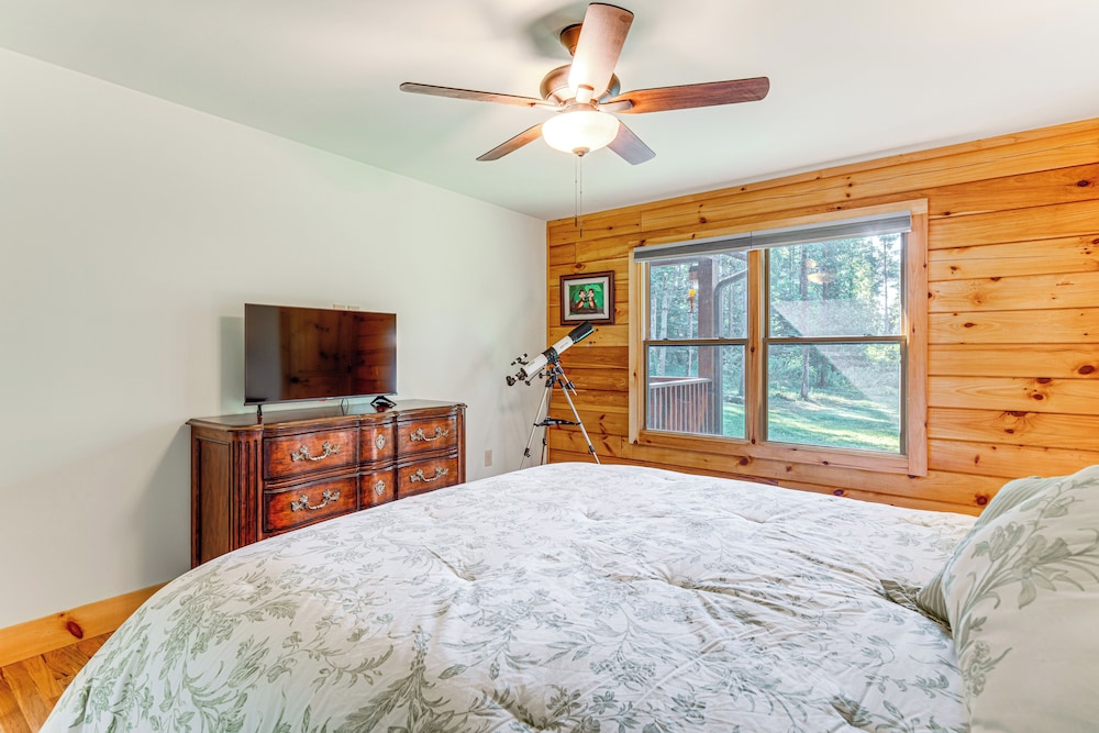 Secluded, Private! Forested Hendersonville Retreat